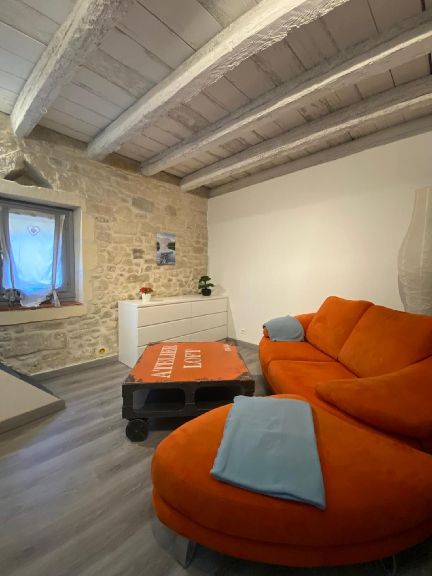 Bienvenue Au 6 - Calme Et Charme De La Pierre. Villa Fourques  Luaran gambar