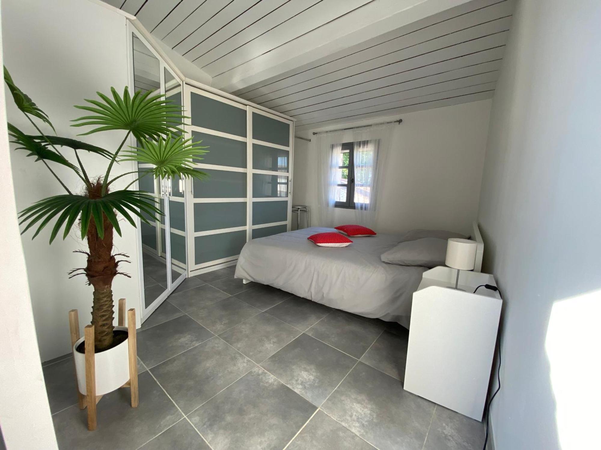 Bienvenue Au 6 - Calme Et Charme De La Pierre. Villa Fourques  Luaran gambar